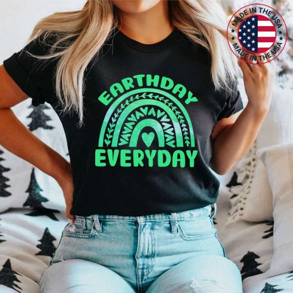 Earth Day Everyday Green Rainbow And Heart Trending Rainbow T-Shirt