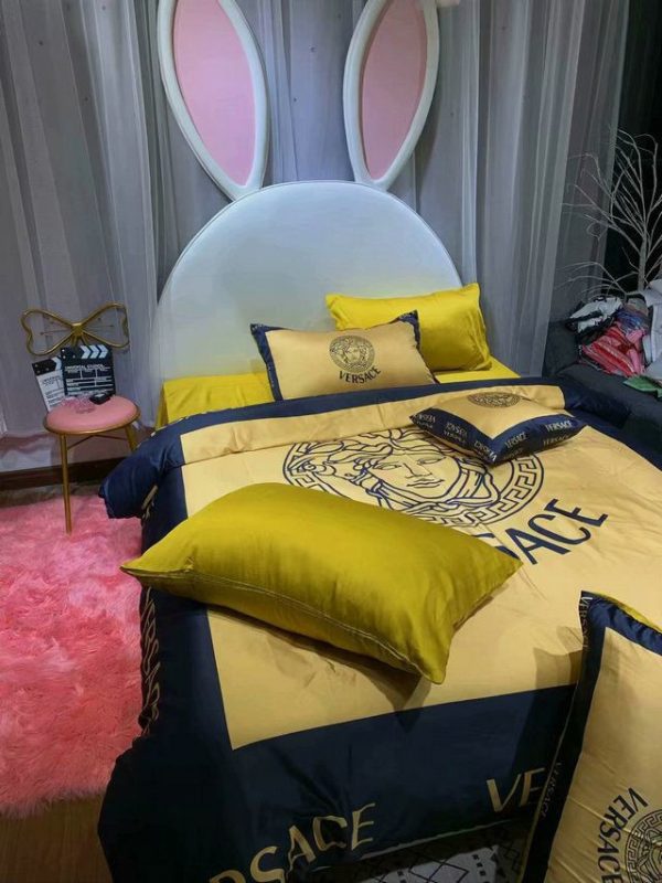 Luxury Brand Versace Type Bedding Sets 053