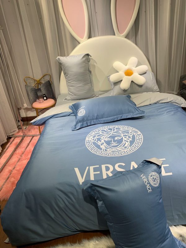 Luxury Brand Versace Type Bedding Sets 087