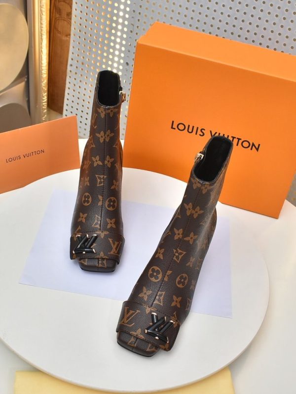 New Arrival Women LV Shoes 300