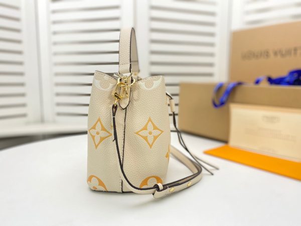 New Arrival L*V Handbag 647