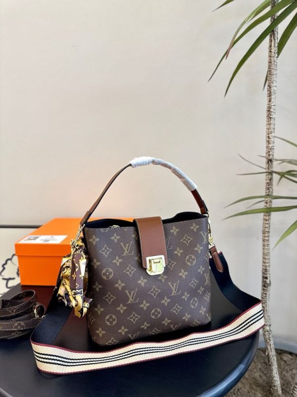 New Arrival LV Handbag L990