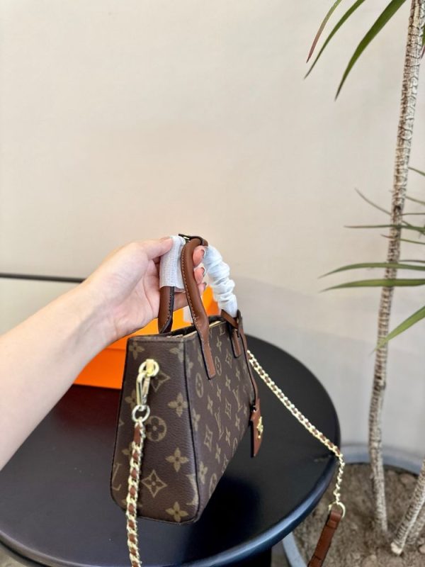 New Arrival LV Handbag L989