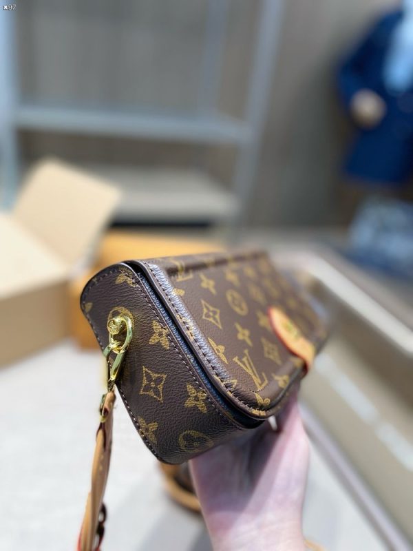 New Arrival LV Handbag L1028