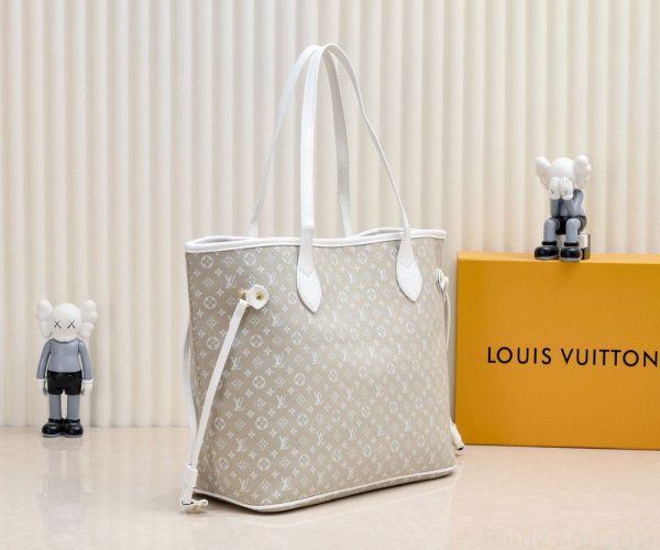 Luxury LV Handbag M57230