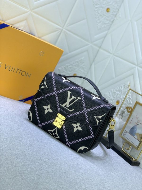 Luxury LV Handbag M46028