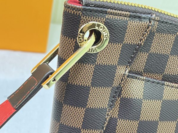 Luxury LV Handbag M42230