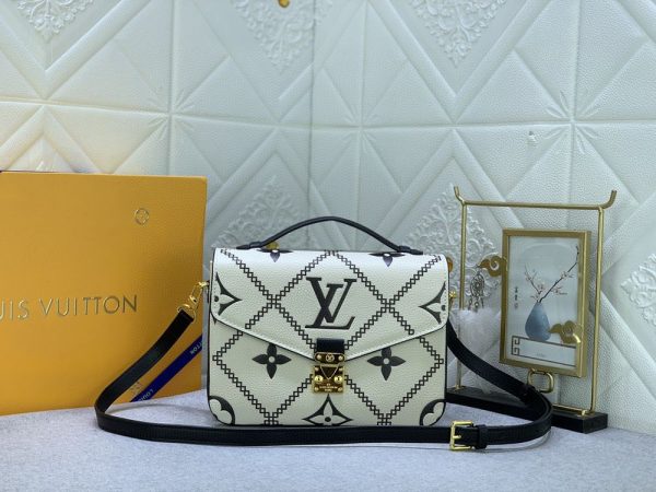 Luxury LV Handbag M46028