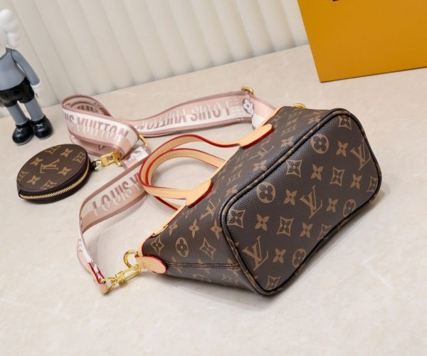 Luxury LV Handbag M46705