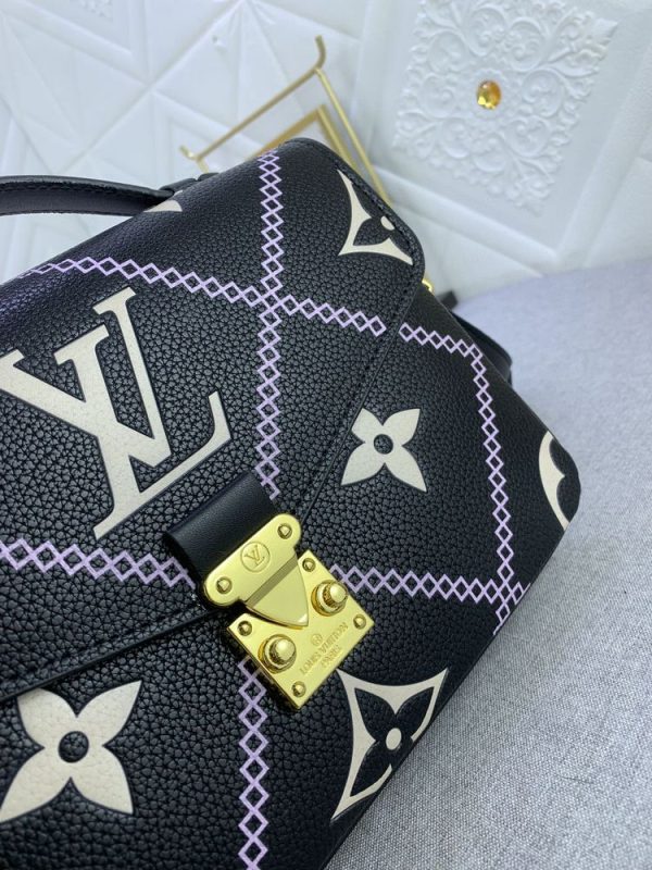 Luxury LV Handbag M46028