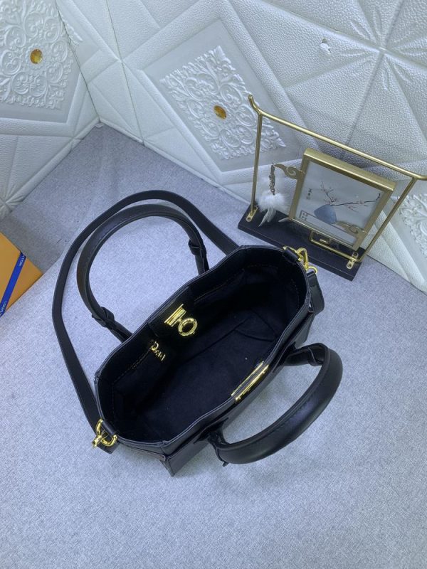 Luxury LV Handbag M57728