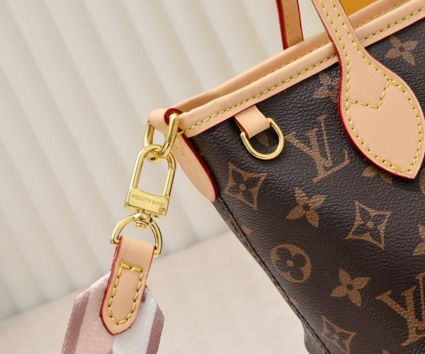 Luxury LV Handbag M46705