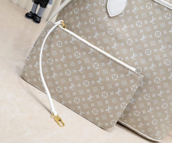 Luxury LV Handbag M57230