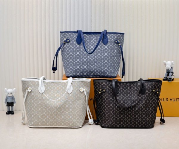 Luxury LV Handbag M57230