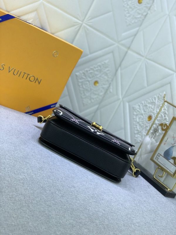 Luxury LV Handbag M46028