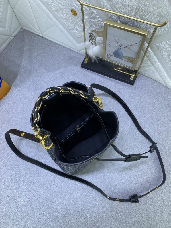 Luxury LV Handbag M22598