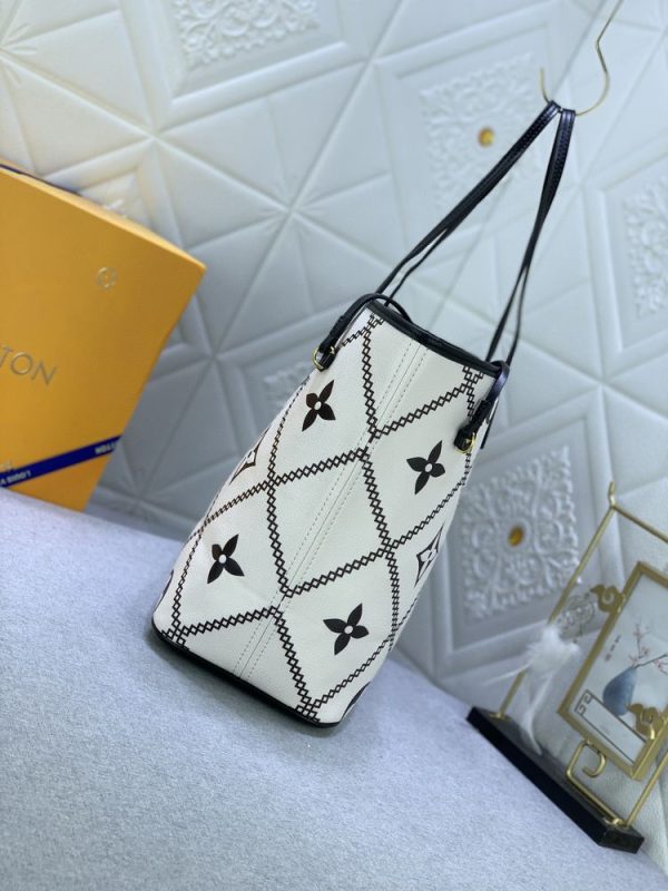 Luxury LV Handbag M46040