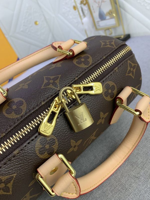 Luxury LV Handbag M46222