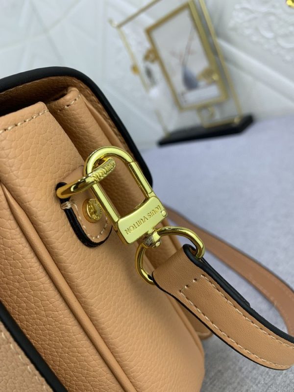 Luxury LV Handbag M46028