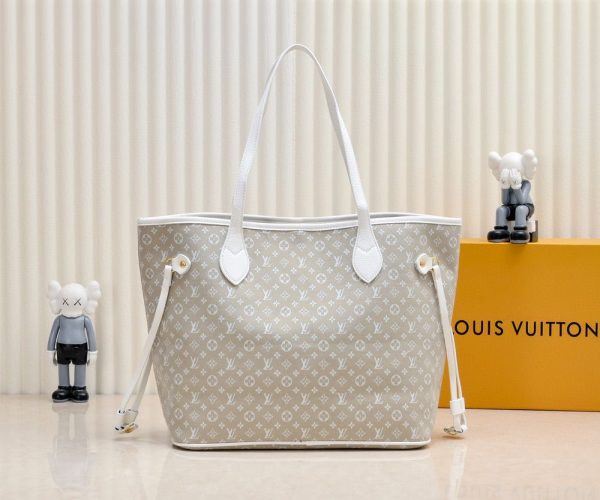 Luxury LV Handbag M57230