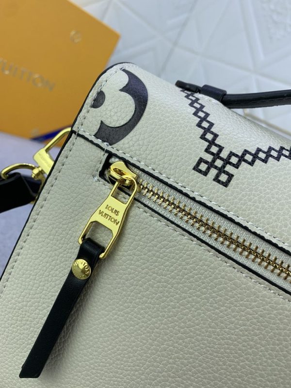 Luxury LV Handbag M46028