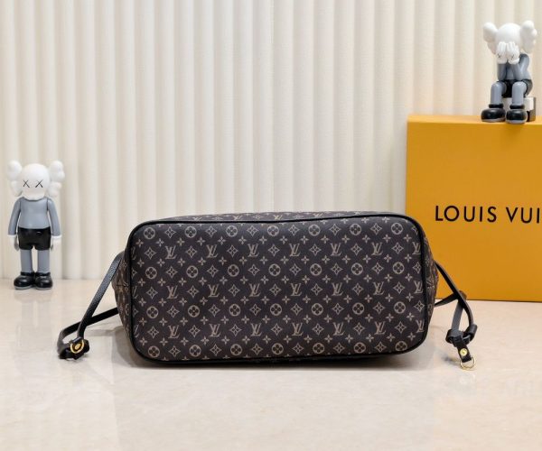 Luxury LV Handbag M57230