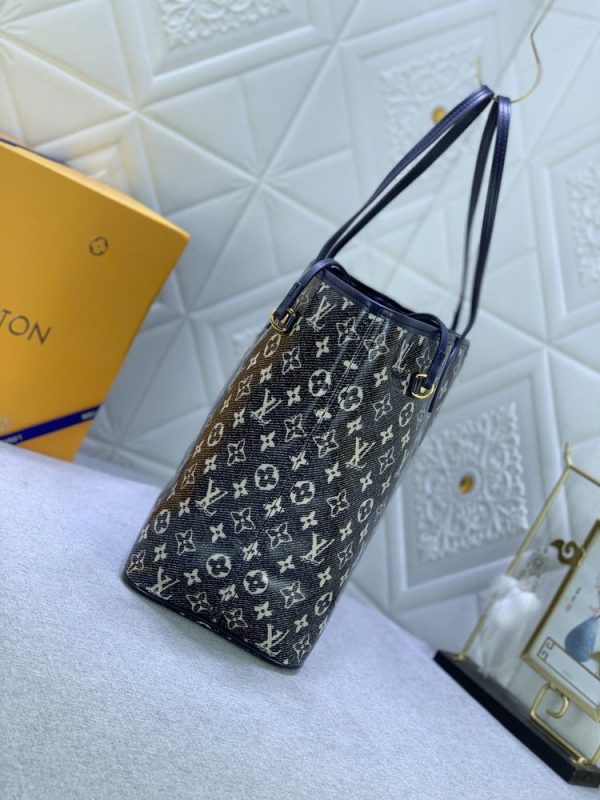 Luxury LV Handbag M22921