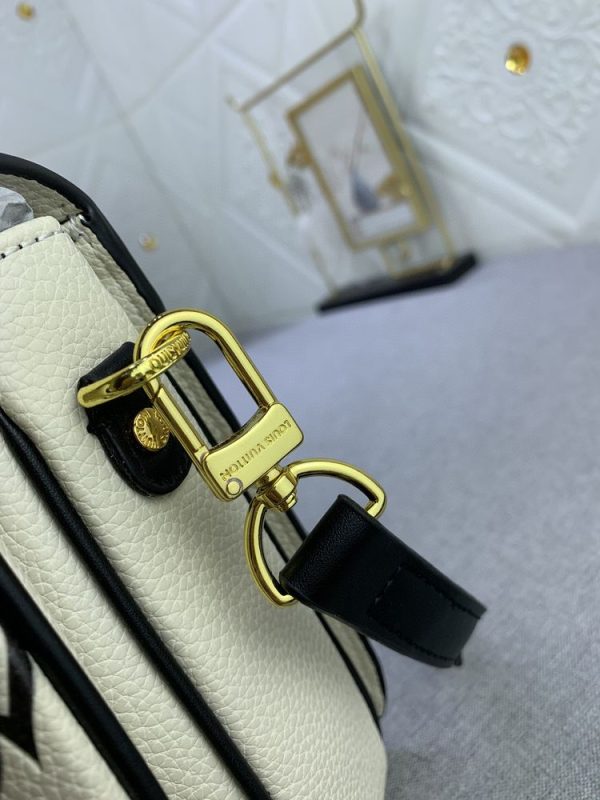 Luxury LV Handbag M46028