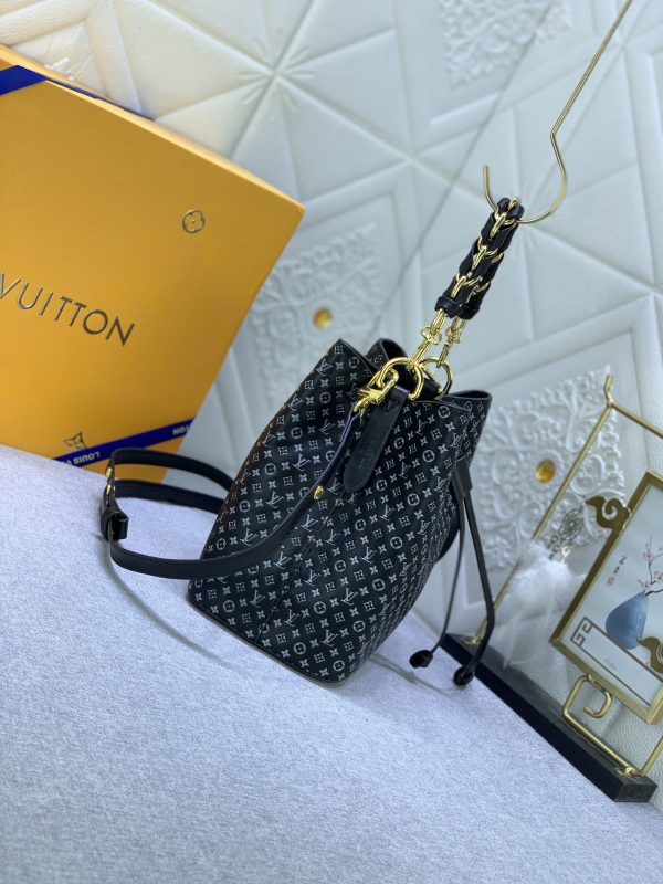 Luxury LV Handbag M22598