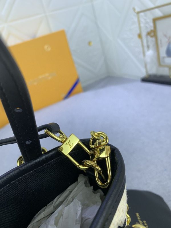 Luxury LV Handbag M82418